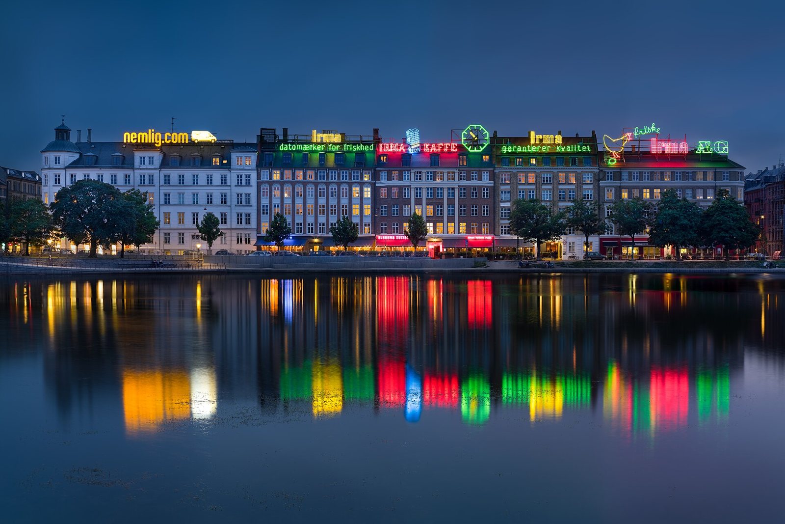 Cityscape and skyline by the Copenhagen Lakes, Denmark - (36018109956)